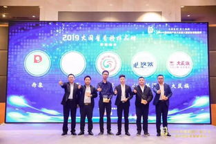 年產(chǎn)1.5萬(wàn)噸,獲評(píng)榜樣品牌,這家35年的茅臺(tái)鎮(zhèn)老廠(chǎng)何以扛旗 民族醬香