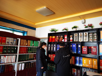 新右旗市場(chǎng)監(jiān)管局(知識(shí)產(chǎn)權(quán)局)開(kāi)展酒類(lèi)市場(chǎng)打假治劣專(zhuān)項(xiàng)執(zhí)法行動(dòng)